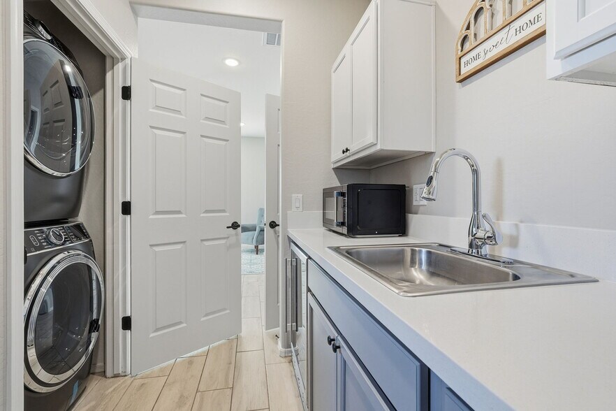 Building Photo - 3017 N Majestic Ct