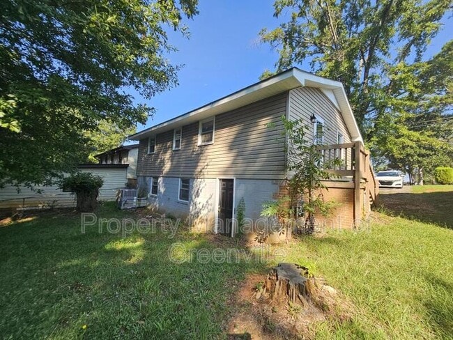 Building Photo - 355 Woodview Ave
