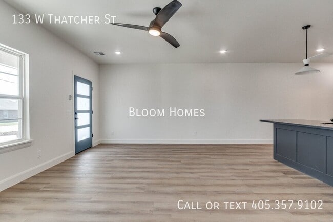 Building Photo - 133 W Thatcher St