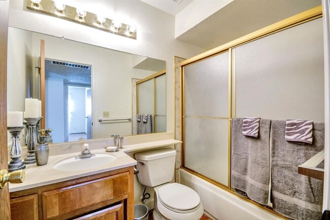 Building Photo - Z8616-8618 LR