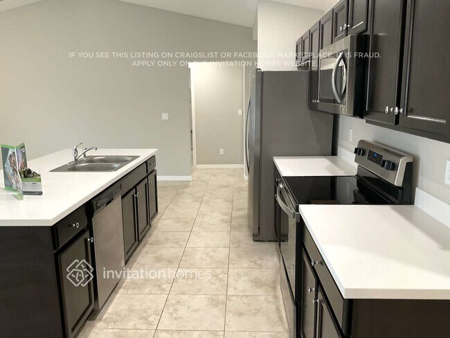 Building Photo - 842 Starland St SE