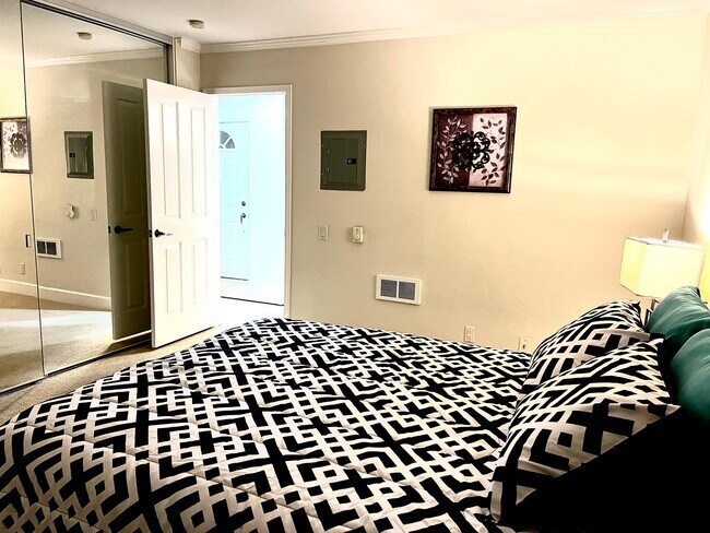 Building Photo - 8604 Via Mallorca