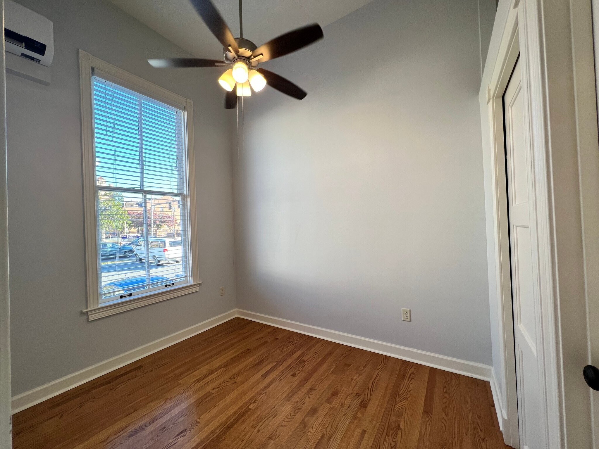 Building Photo - 904 Scott St