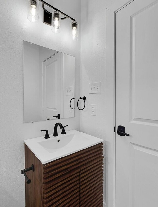 Building Photo - Newly remodeled 4BD 2BA home in Waco