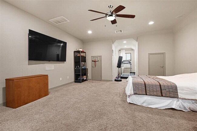 Building Photo - 1531 Woodbend Park S