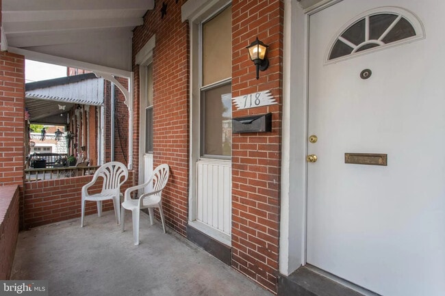 Building Photo - 5 Bedroms 1&1/2 Bathroom