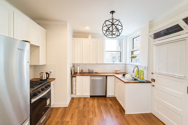 Building Photo - 448 Elmwood Ave