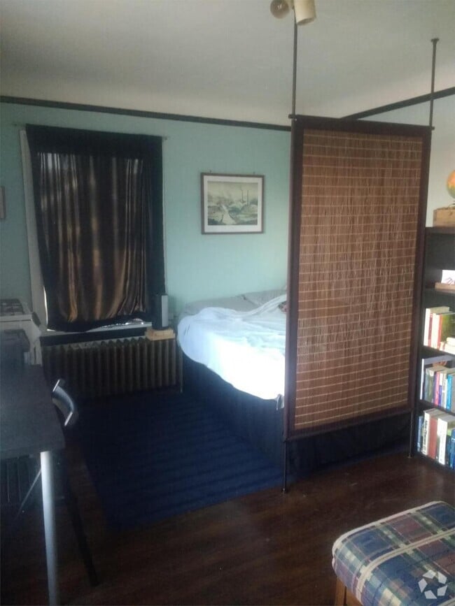 Building Photo - 0 bedroom in Seattle WA 98105