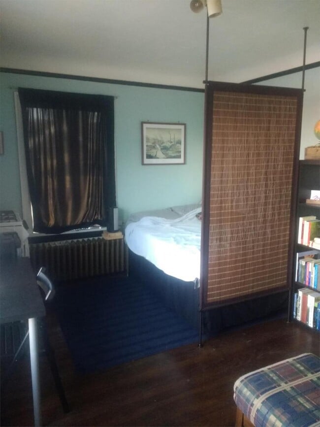 Building Photo - 0 bedroom in Seattle WA 98105
