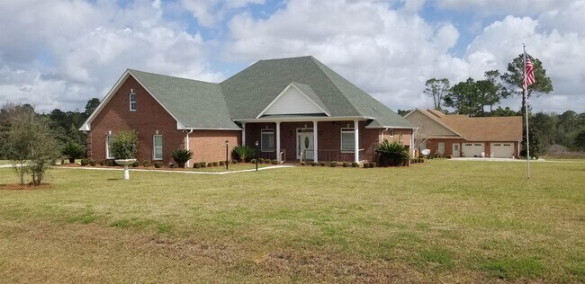 Building Photo - 565 Twin Ponds Dr