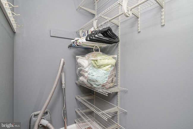 Building Photo - 522 Montrose St