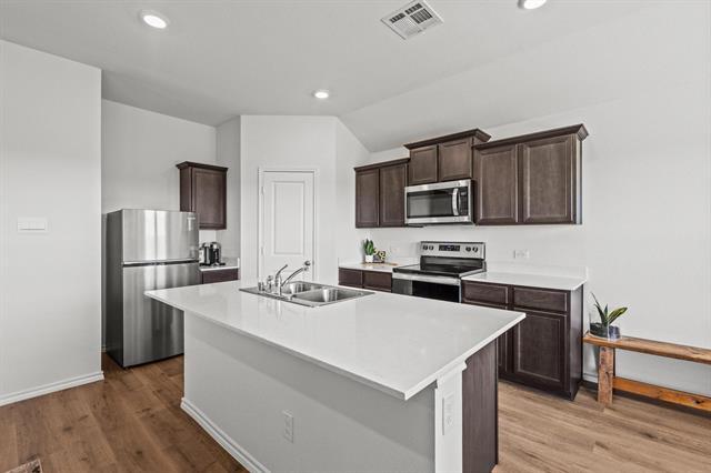 Building Photo - 120 Creek End Dr