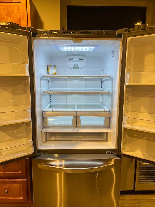 Building Photo - 1525 N Maplewood Ave