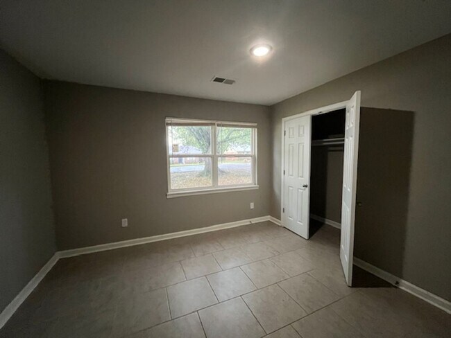Building Photo - Renovated 4 Bedroom 2 Bath Home for Rent!!