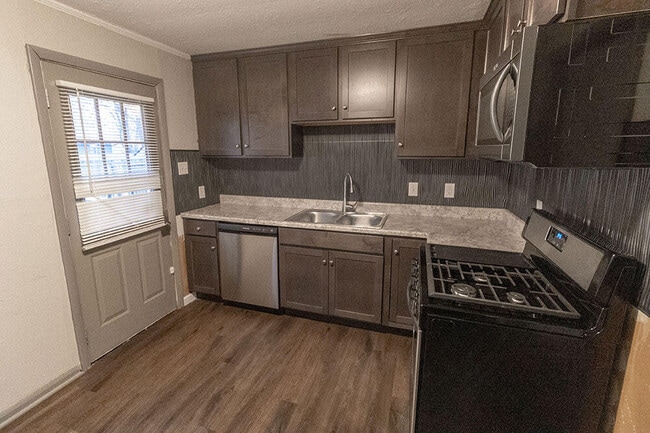 Building Photo - 210 Highview Ave