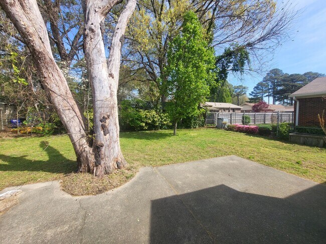 Building Photo - EASTON PLACE
