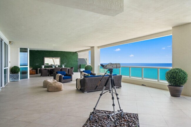 Building Photo - 101 S Fort Lauderdale Beach Blvd