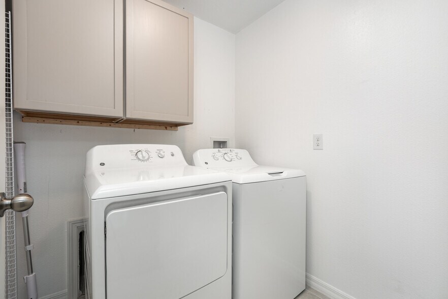 Building Photo - 6986 King Creek Dr