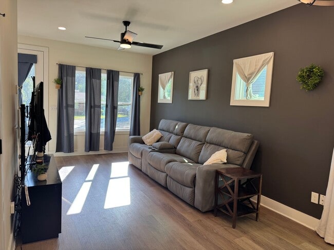 Building Photo - Tastefully Built Modern Durham Home