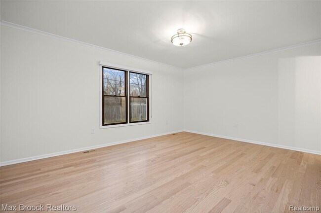 Building Photo - 28977 Lake Park Dr