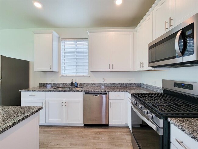 Building Photo - 16230 Dutton Clover Dr