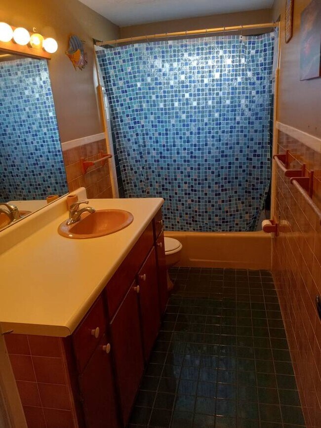 Building Photo - 117 Van Rd