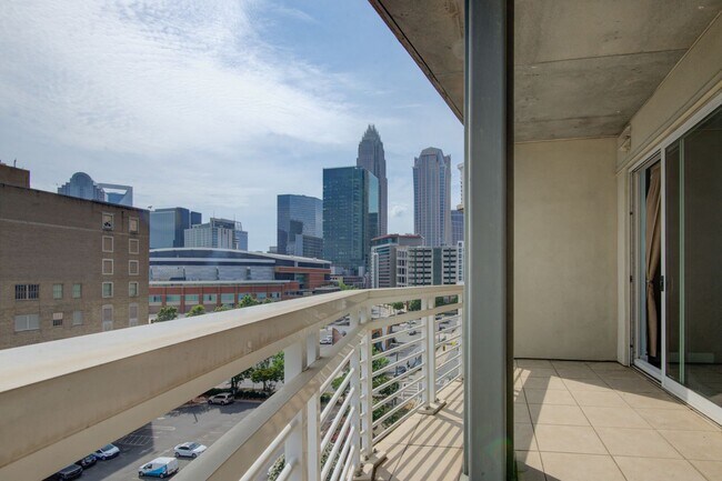 Building Photo - COMING SOON! Affordable Comfort: 1BR/1BA C...