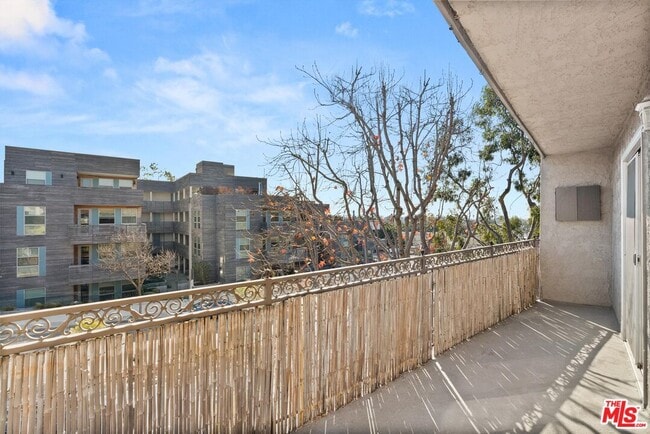 Building Photo - 1125 Pico Blvd