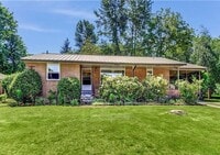 Building Photo - 295 NW Cherry Pl