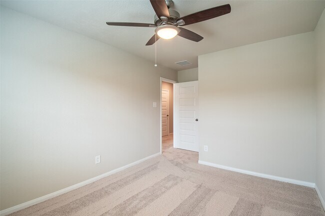 Building Photo - 2413 Tavo Trails Dr