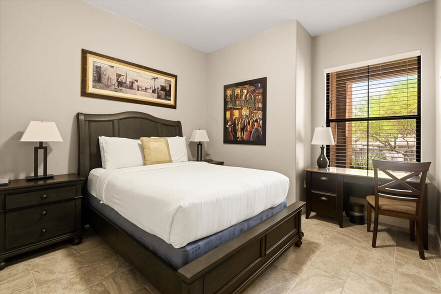 Building Photo - 15550 S 5th Ave