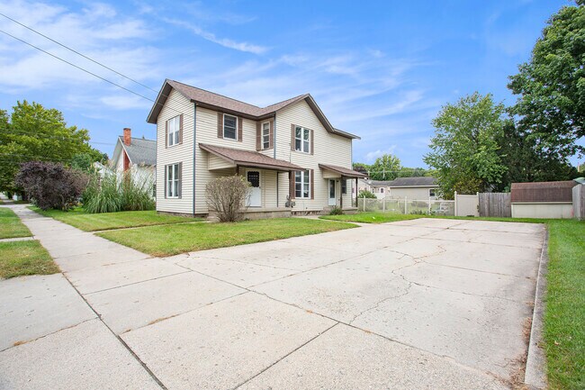 Building Photo - 117 N Jefferson St