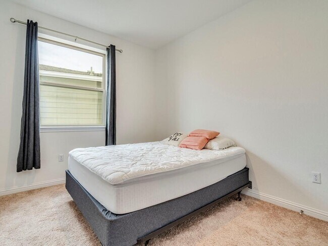 Building Photo - 7904 Mandela Bend