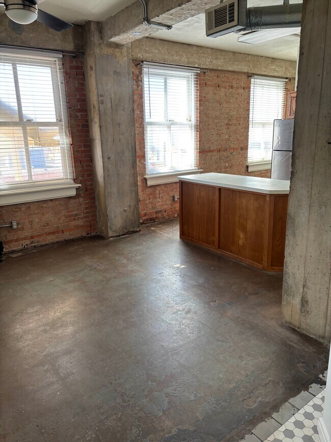 Building Photo - Praetorian Building