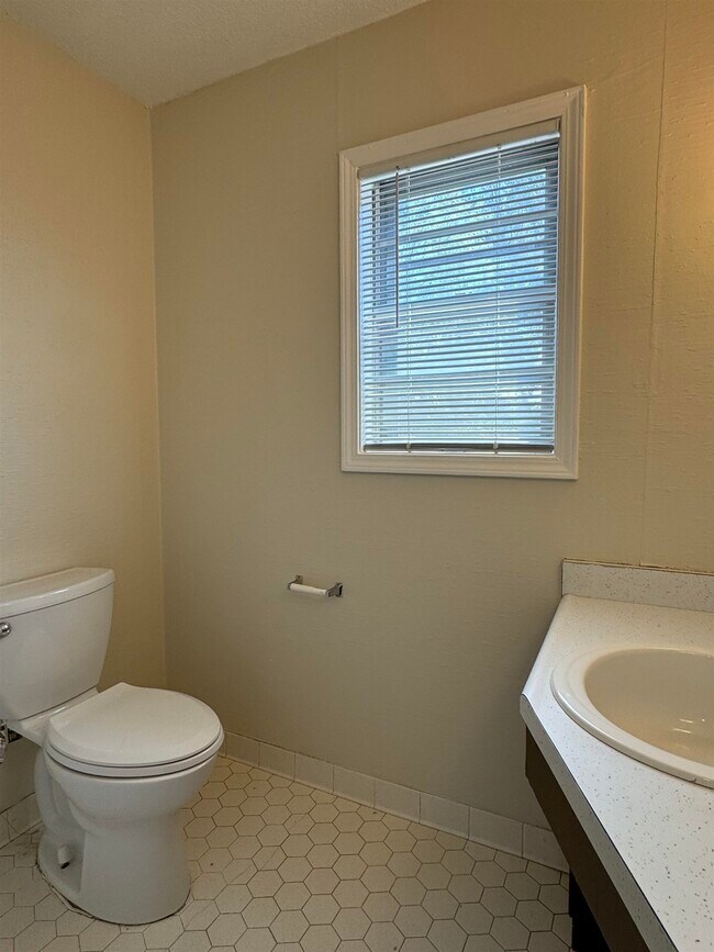 Building Photo - 5659 Hinton Pl