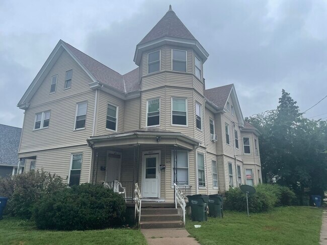 Primary Photo - 1425 Grand Ave