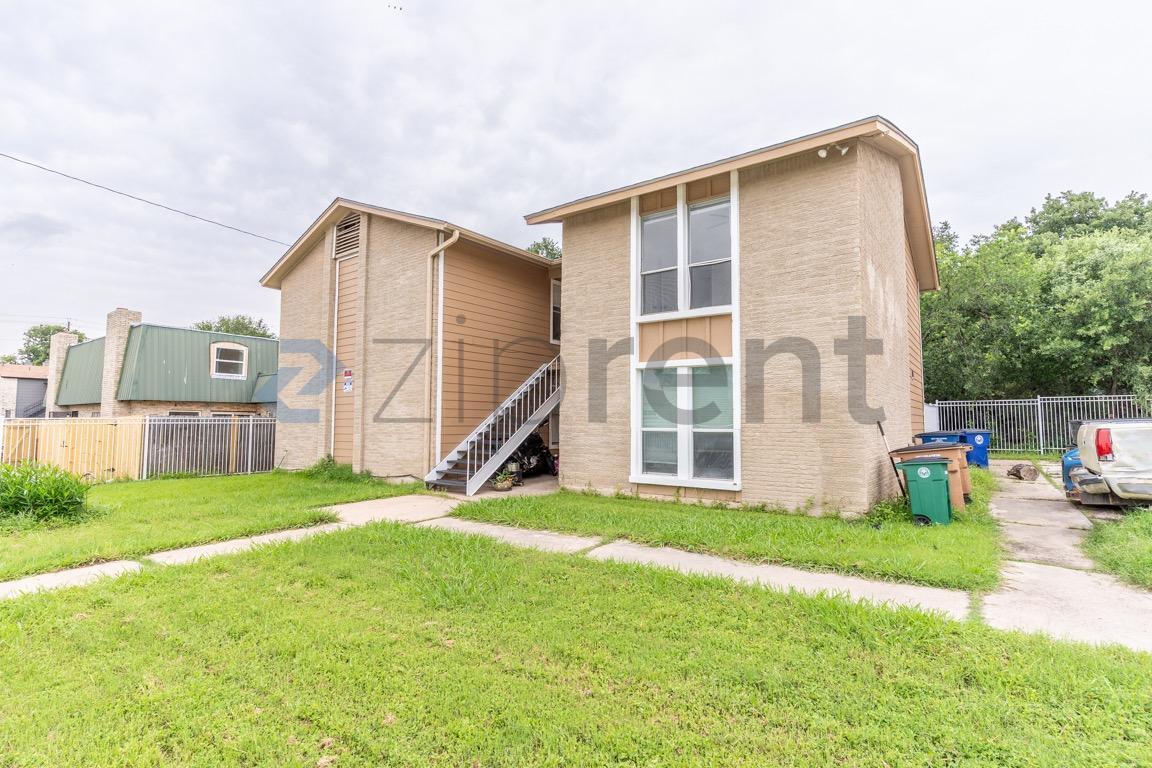 Building Photo - Unit D