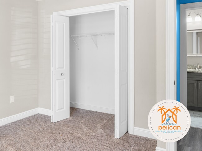 Building Photo - Stunning Home in East Navarre