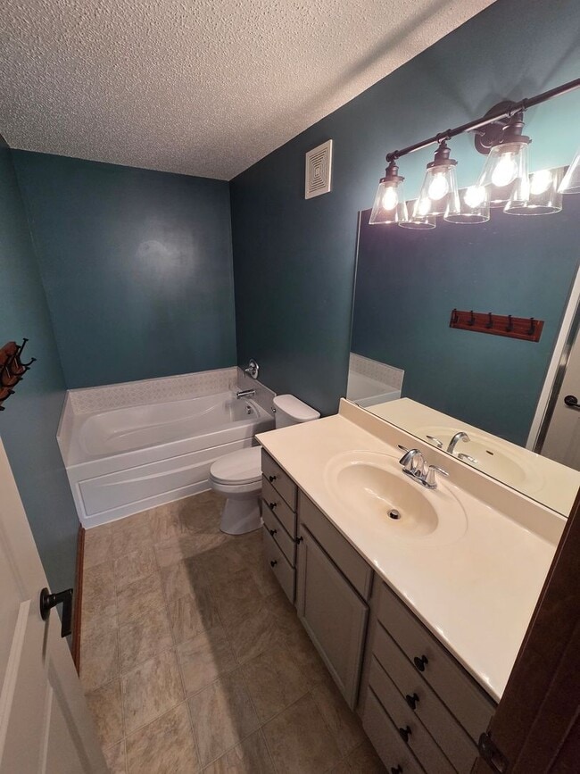 Building Photo - Stylish and Inviting; The Townhouse of Your Dreams!