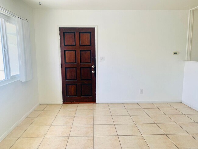 Building Photo - Live by the Beach! 2BD/1BA Mission Beach Apartment with Garage!
