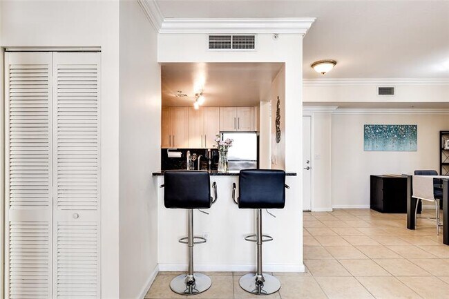 Building Photo - 511 SE 5 Ave