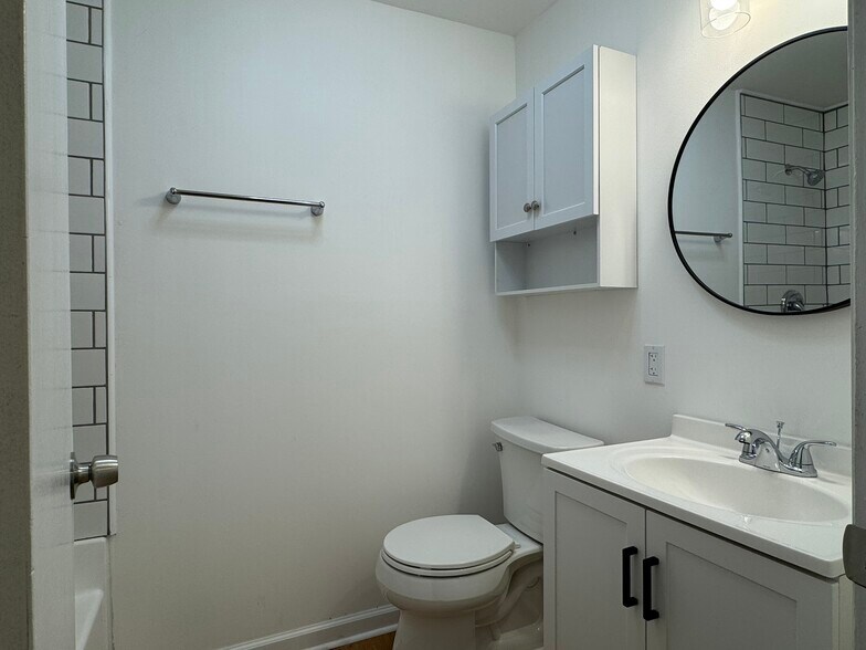 Building Photo - 16 Sycamore St