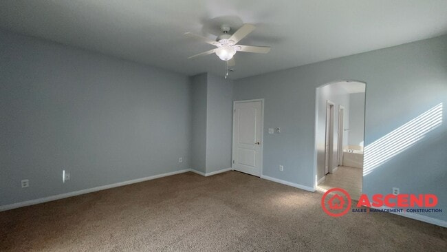 Building Photo - *MOVE IN SEPCIAL!*