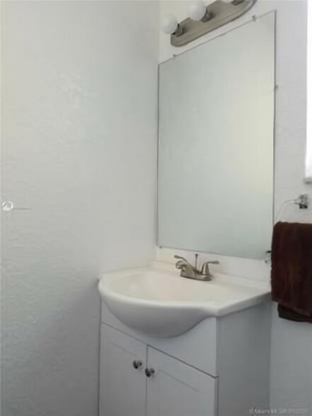 Building Photo - 401 NW 16th Ave