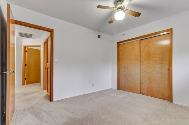 Building Photo - 1238 E Vogel Ave