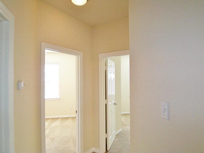 Building Photo - 17207 Mossbriar Ln