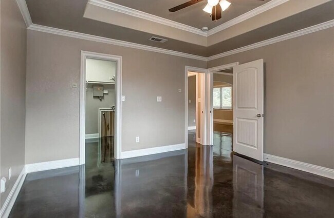 Building Photo - 2732 Sandage Ave