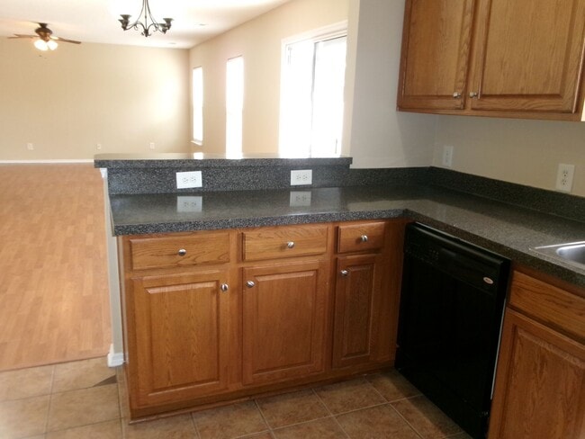 Building Photo - 3 bedroom, 2.5 bath home located in Bellegrove Preserve