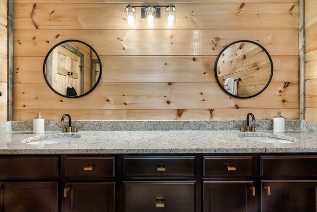 Building Photo - 2127 Eagle Feather Dr