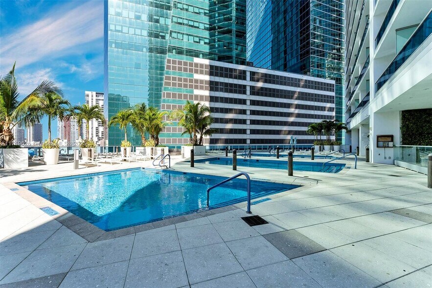 Building Photo - 200 Biscayne Boulevard Way